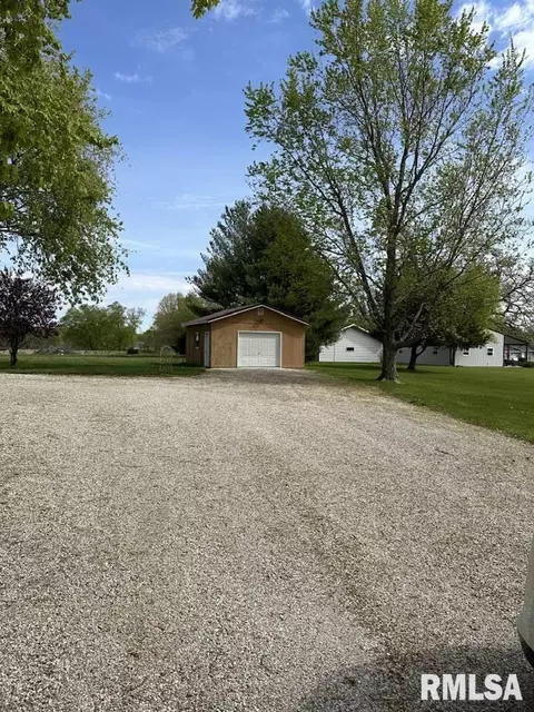 412 Hickman Rd, Camp Point, IL 62320 photo 8