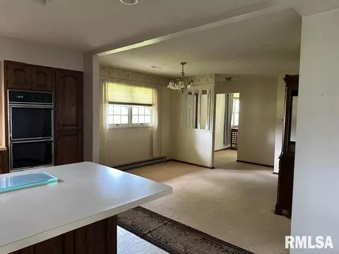 412 Hickman Rd, Camp Point, IL 62320 photo 3