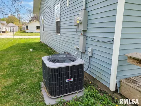 318 N Monroe St, Macomb, IL 61455 photo 14