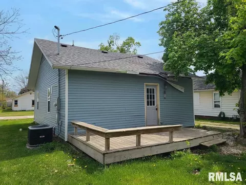 318 N Monroe St, Macomb, IL 61455 photo 3