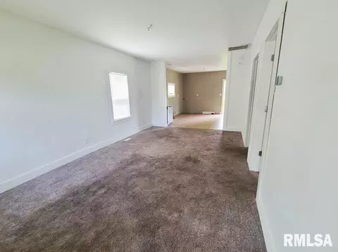 318 N Monroe St, Macomb, IL 61455 photo 5