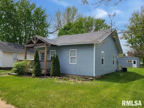 318 N Monroe St, Macomb, IL 61455 photo 2
