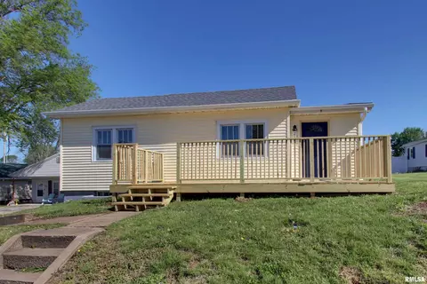 216 Smith St, Ursa, IL 62376