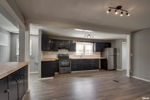 216 Smith St, Ursa, IL 62376 photo 2