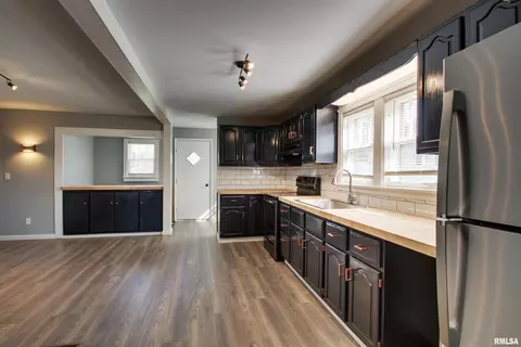 216 Smith St, Ursa, IL 62376 photo 4