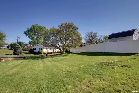 216 Smith St, Ursa, IL 62376 photo 17