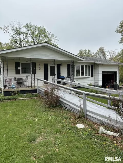 200 N Fairway Ave, Taylorville, IL 62568