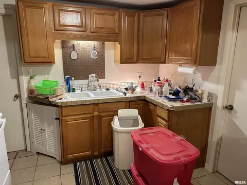 2413 S Holmes Ave, Springfield, IL 62704 photo 7