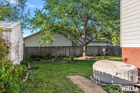 Exterior - 3501 W Iles Ave, Springfield, IL 62711 photo 3 of 10