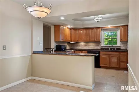Kitchen - 3501 W Iles Ave, Springfield, IL 62711 photo 2 of 4