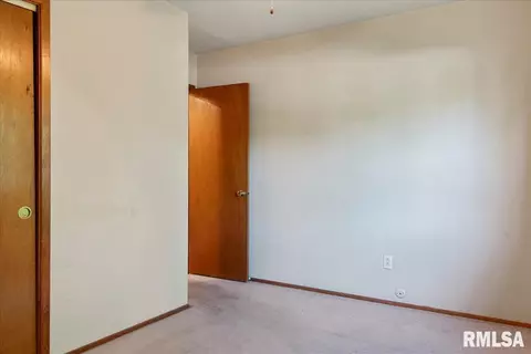 Bedroom - 3501 W Iles Ave, Springfield, IL 62711 photo 5 of 7