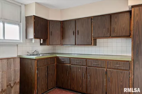 Kitchen - 3501 W Iles Ave, Springfield, IL 62711 photo 4 of 4