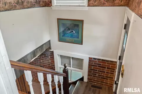 Entry Way - 3501 W Iles Ave, Springfield, IL 62711 photo 2 of 4