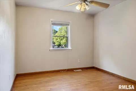 Bedroom - 3501 W Iles Ave, Springfield, IL 62711 photo 6 of 7