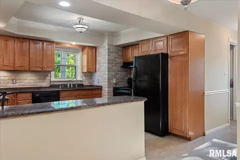 Kitchen - 3501 W Iles Ave, Springfield, IL 62711 photo 3 of 4