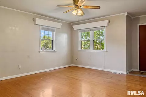 Living - 3501 W Iles Ave, Springfield, IL 62711 photo 2 of 4