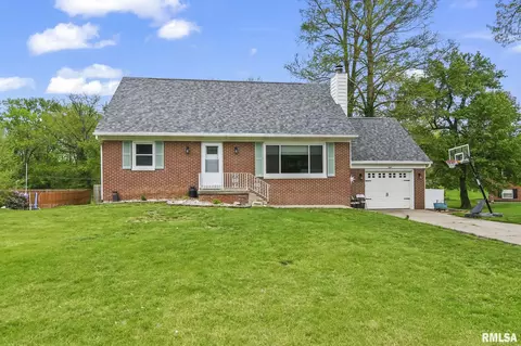 8 Circle Dr, Rochester, IL 62563