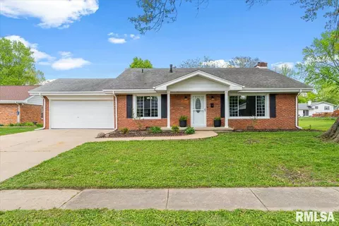 90 Andover Dr, Springfield, IL 62704