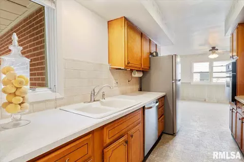 2441 Parkview Dr, Springfield, IL 62704 photo 4