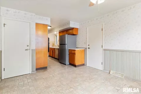 2441 Parkview Dr, Springfield, IL 62704 photo 9