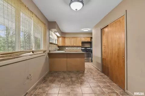 110 Sumner Ln, Springfield, IL 62707 photo 5