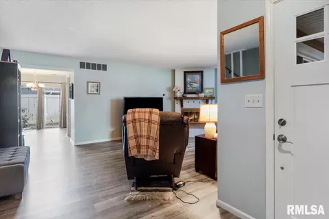 100 Brookside Pl, Springfield, IL 62704 photo 4