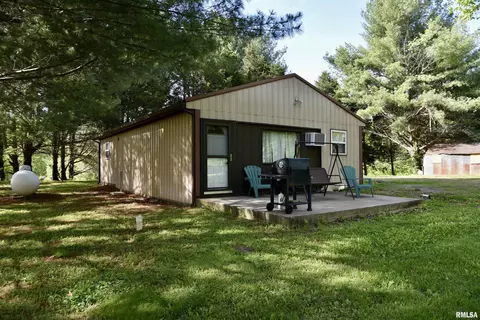 910 Vines Rd, Cobden, IL 62920