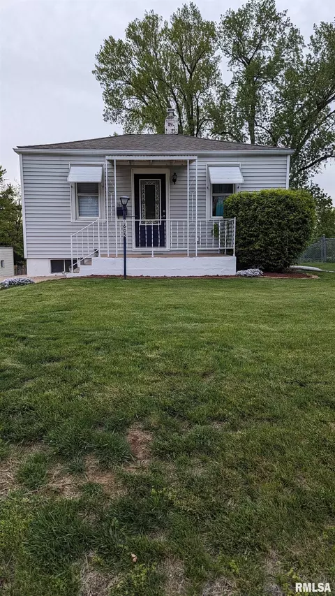 1605 Harrison St, Quincy, IL 62301