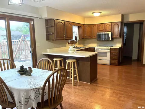 Kitchen - 2613 Stratford Dr, Springfield, IL 62704 photo 1 of 3