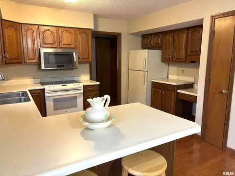 Kitchen - 2613 Stratford Dr, Springfield, IL 62704 photo 3 of 3