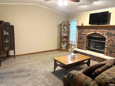 Living - 2613 Stratford Dr, Springfield, IL 62704 photo 2 of 4