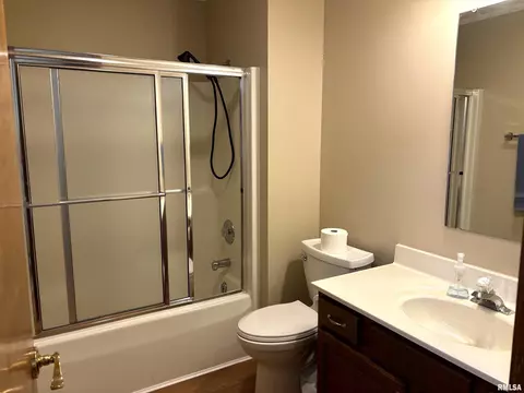 Bath - 2613 Stratford Dr, Springfield, IL 62704 photo 2 of 2
