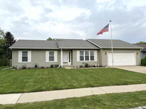 Exterior - 2613 Stratford Dr, Springfield, IL 62704 photo 2 of 9