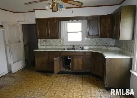2103 S 17th St, Springfield, IL 62703 photo 5