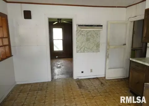 2103 S 17th St, Springfield, IL 62703 photo 6