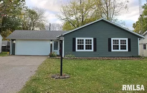33 Churchill Dr, Chatham, IL 62629