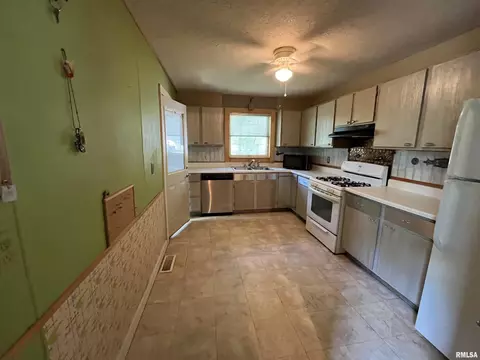 1251 Ledlie Ave, Springfield, IL 62702 photo 11