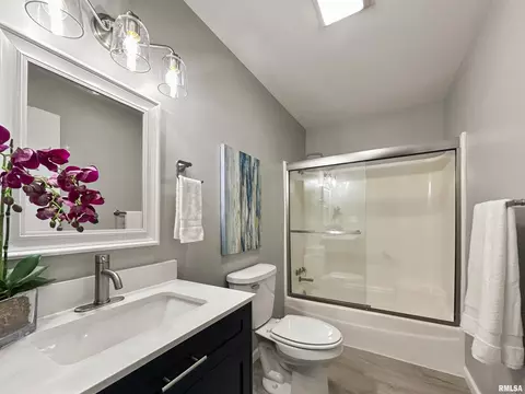 Bath - 209 W Perkins St, Payson, IL 62360 photo 3 of 3