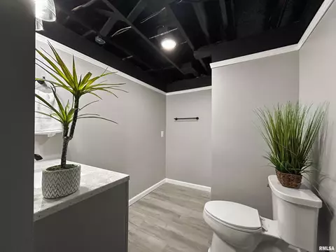 Bath - 209 W Perkins St, Payson, IL 62360 photo 2 of 3