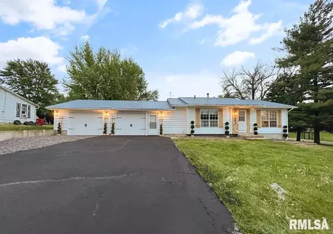 Exterior - 209 W Perkins St, Payson, IL 62360 photo 3 of 4