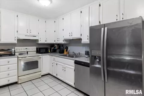 2032 Stonehenge Rd, Springfield, IL 62702 photo 8