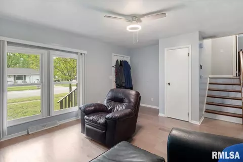 2032 Stonehenge Rd, Springfield, IL 62702 photo 4
