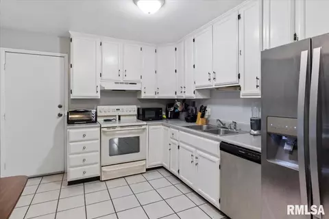 2032 Stonehenge Rd, Springfield, IL 62702 photo 9