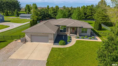 832 State Route 10, Lincoln, IL 62656