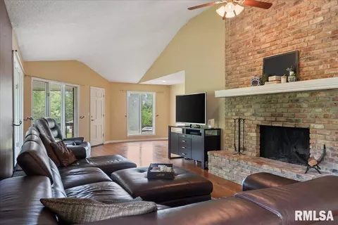 1 Oakwood Dr, Springfield, IL 62711 photo 12