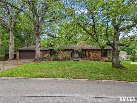 1 Oakwood Dr, Springfield, IL 62711