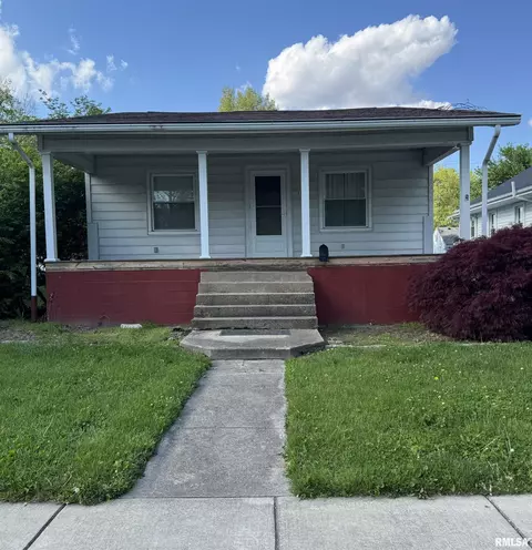 1115 W Vine St, Taylorville, IL 62568