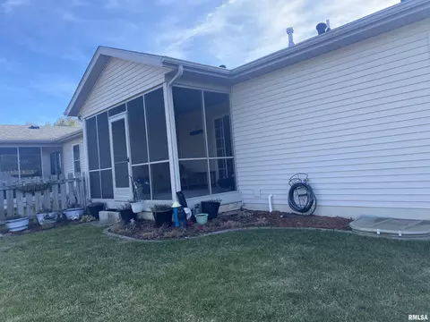 3203 Mackinaw St, Springfield, IL 62711