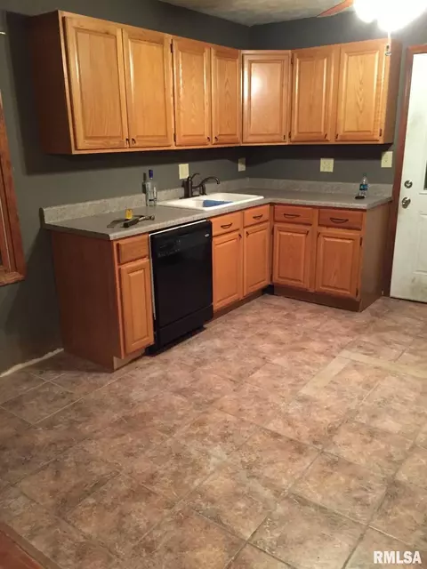 Kitchen - 2118 E Buchanan St, Springfield, IL 62703 photo 1 of 2
