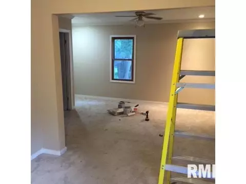 Living - 2118 E Buchanan St, Springfield, IL 62703 photo 3 of 3